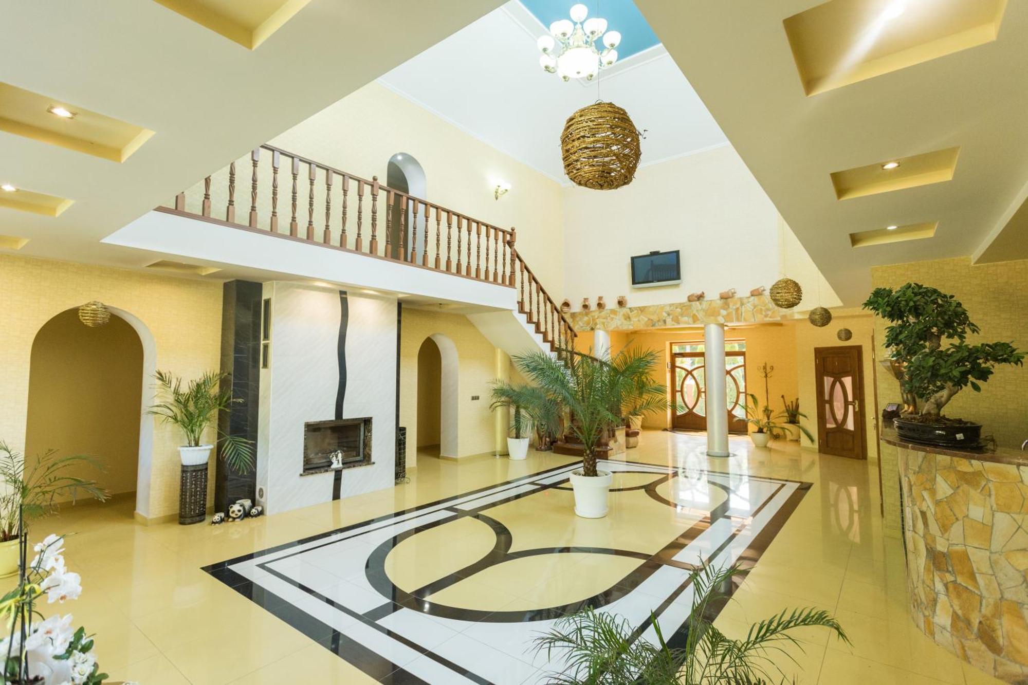 Villa Fenix Berehove  Exteriör bild