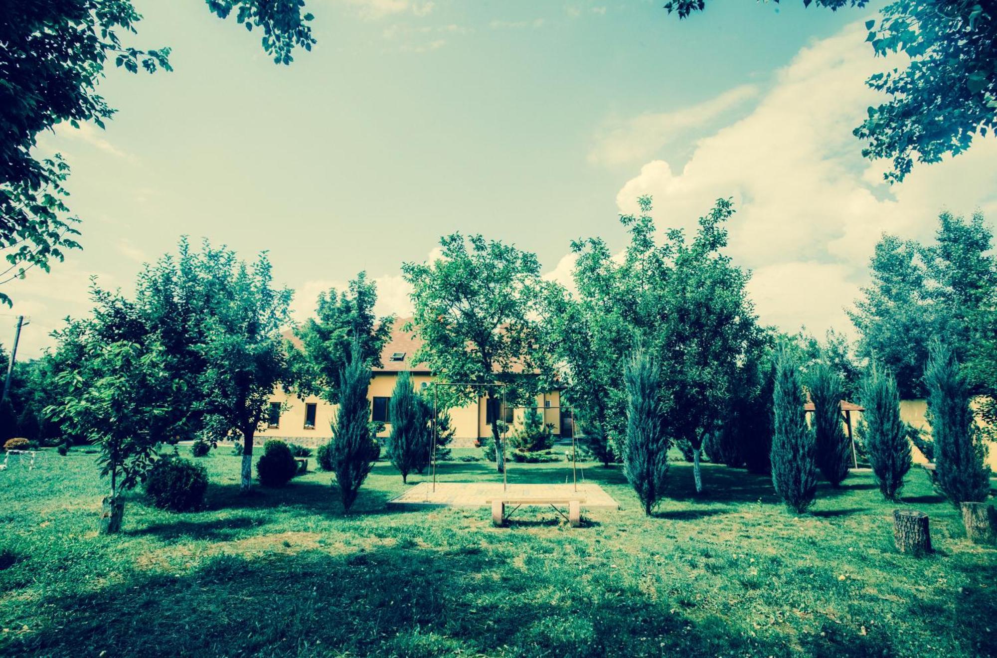 Villa Fenix Berehove  Exteriör bild