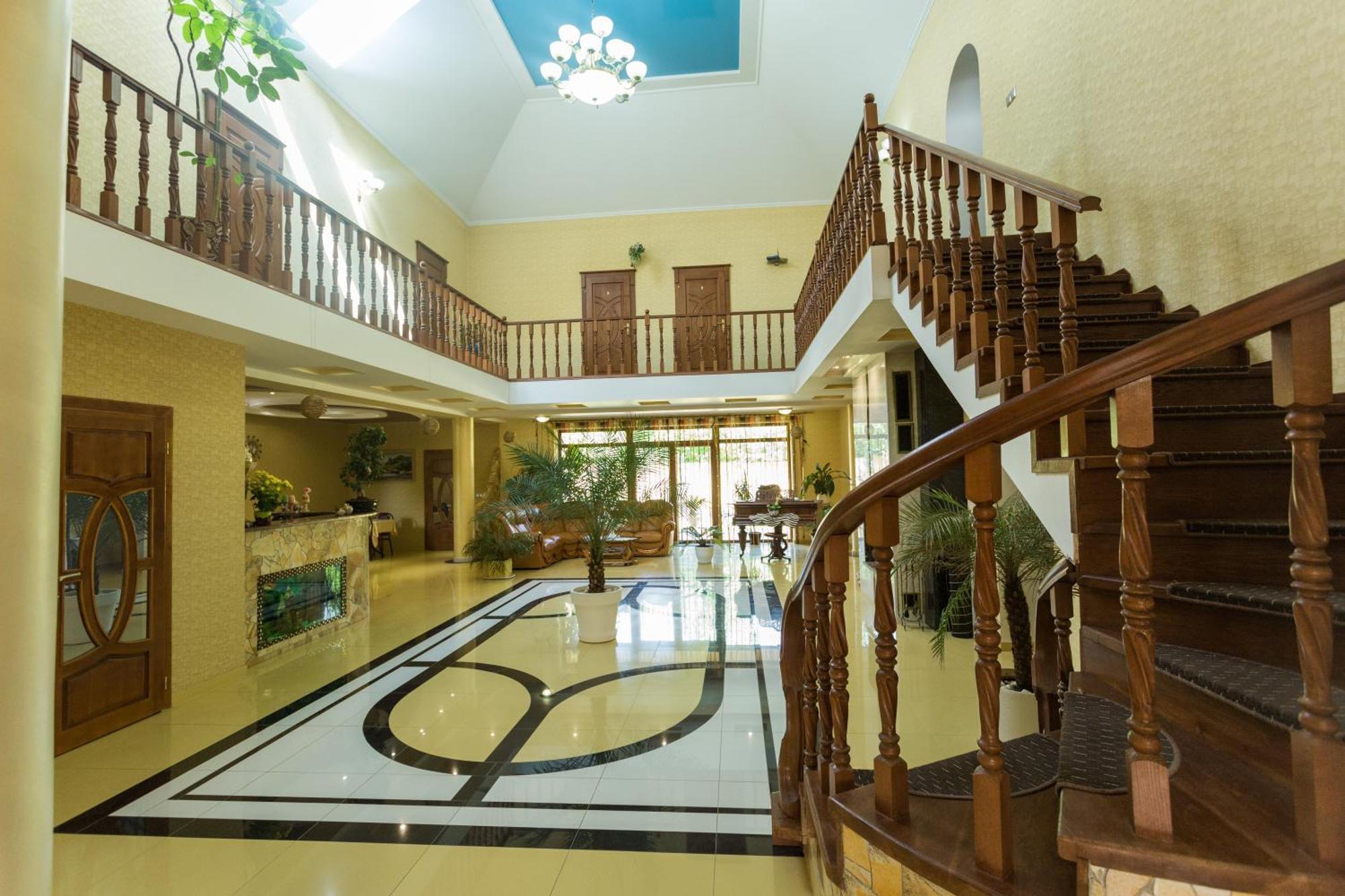 Villa Fenix Berehove  Exteriör bild